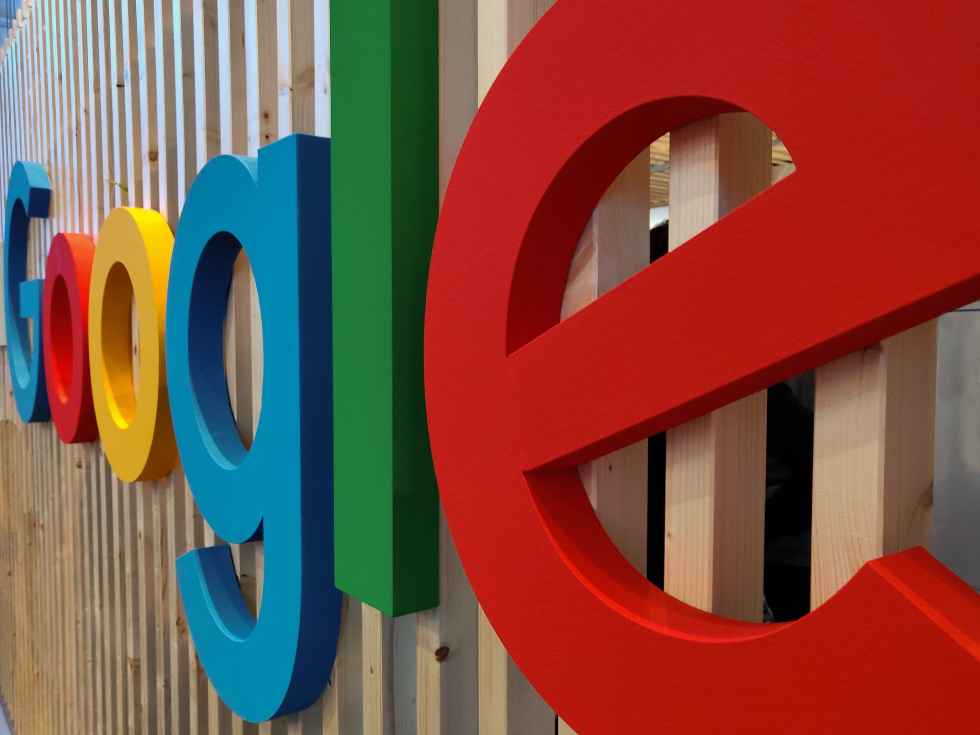 Google fights spam, offers the possibility of verified emails 