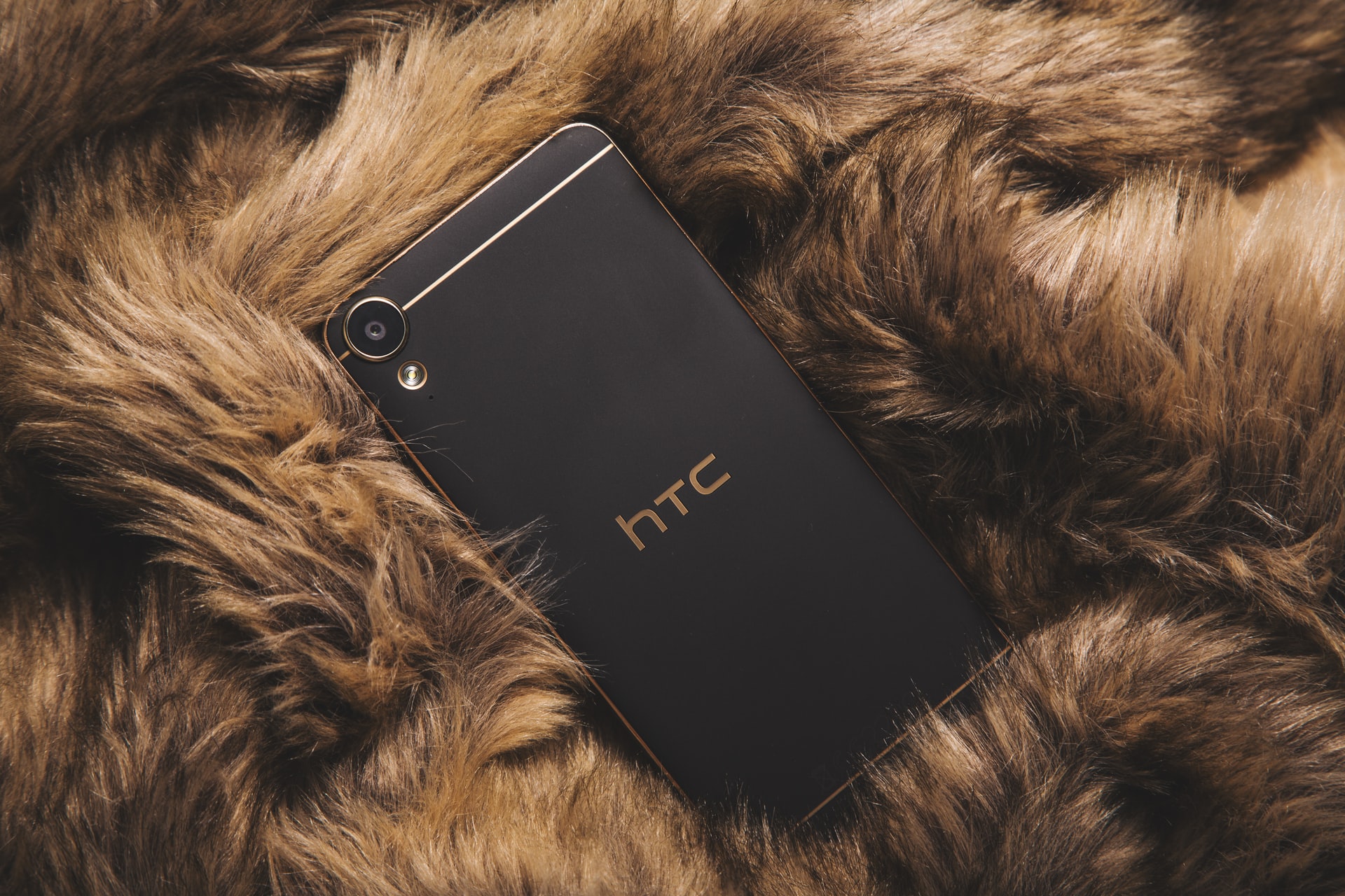 ယခုအပတ်အတွင်း HTC မှ သူတို့ရဲ့ Vive Flow headset အသစ်ကို စတင်ရောင်းချသွားရန်ရှိနေ 