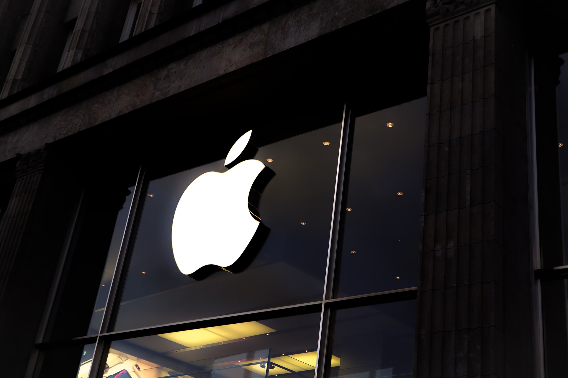 အမေရိကန်တရားရုံးမှ Apple အား သူတို့ရဲ့ App Store Rule များကို ဖြေလျှော့ပေးရန် အမိန့်ချမှတ်ခဲ့ 