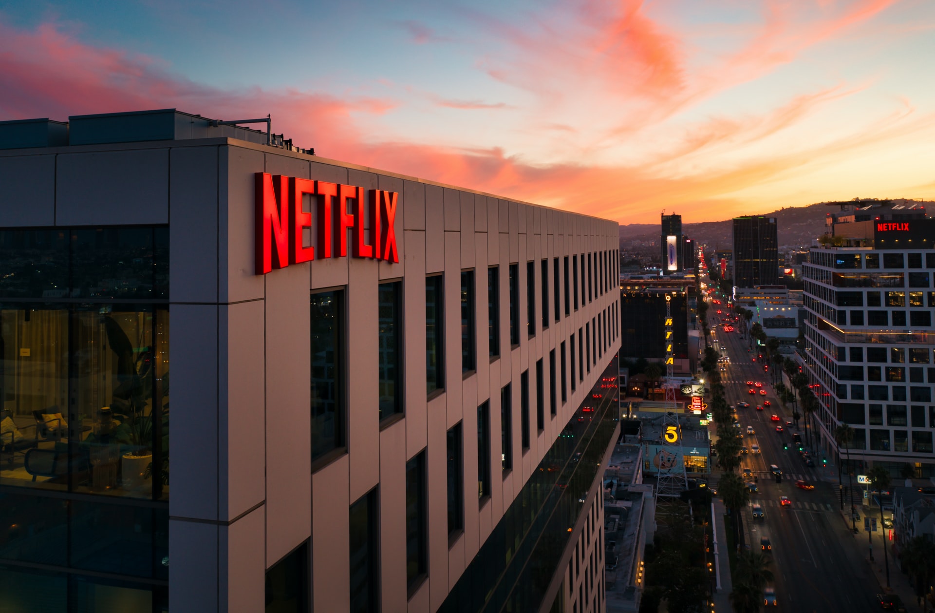 Netflix is considering to release an ad-support tier