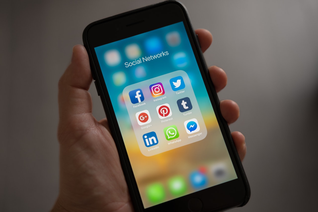 Instagram နဲ့ Facebook တို့ဟာ သူတို့နှစ်ခုအကြား အပြန်အလှန် post များတင်နိုင်မယ့် feature အသစ်တစ်ခုကိုစမ်းသပ်လျှက်ရှိ